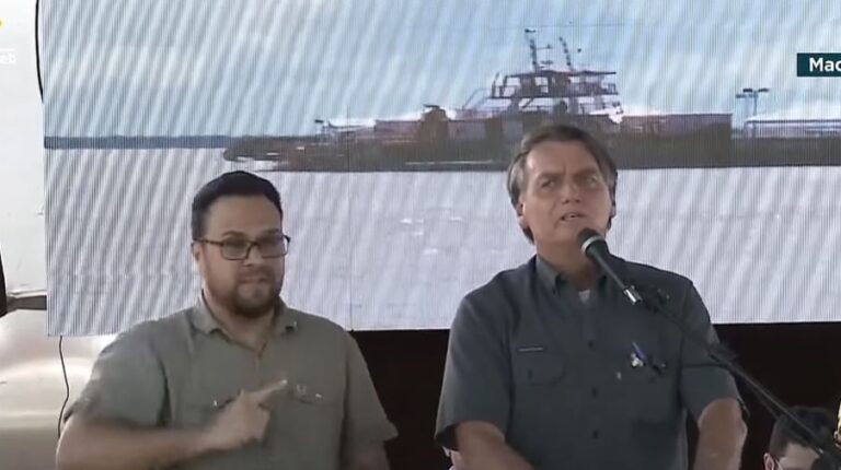 Bolsonaro faz discurso fortíssimo em Macapá