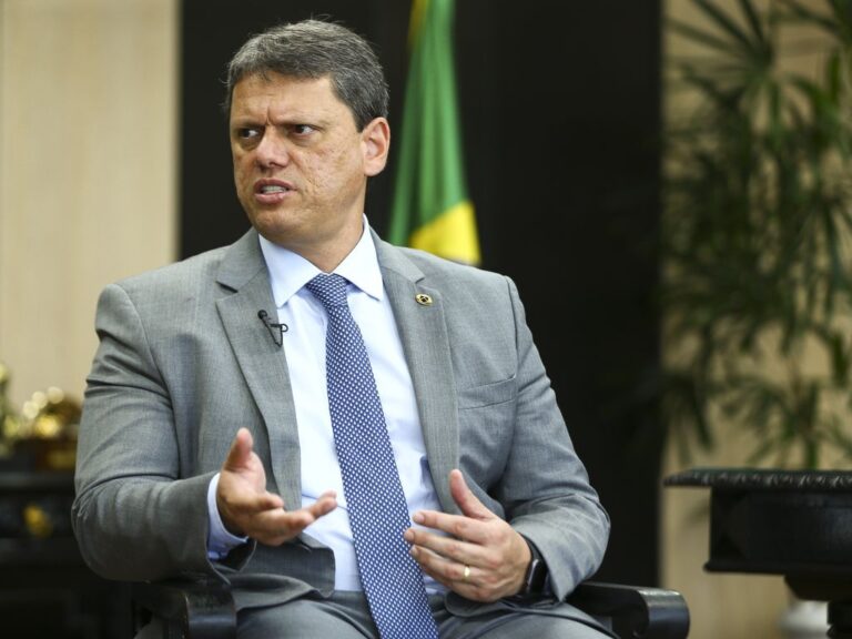 Em live, Bolsonaro confirma que Tarcísio é pré-candidato ao governo de SP