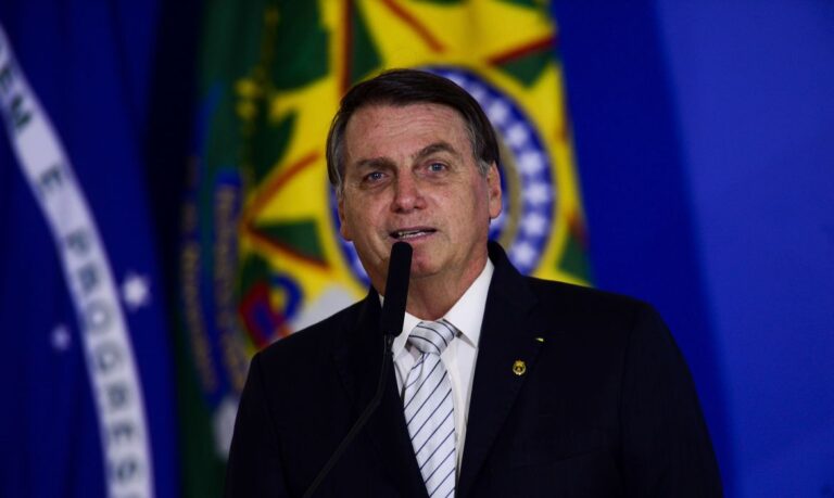 Bolsonaro anuncia redução de 25% no imposto IPI