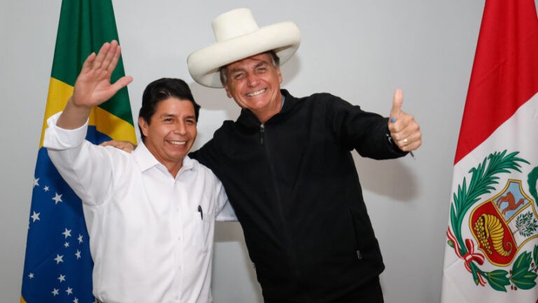 Bolsonaro e presidente do Peru assinam acordo de intenções para comércio na fronteira amazônica