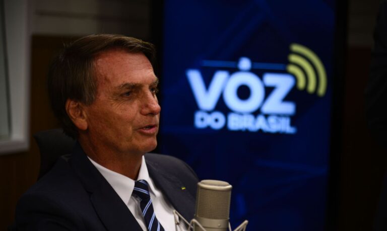 Bolsonaro participa do programa A Voz do Brasil
