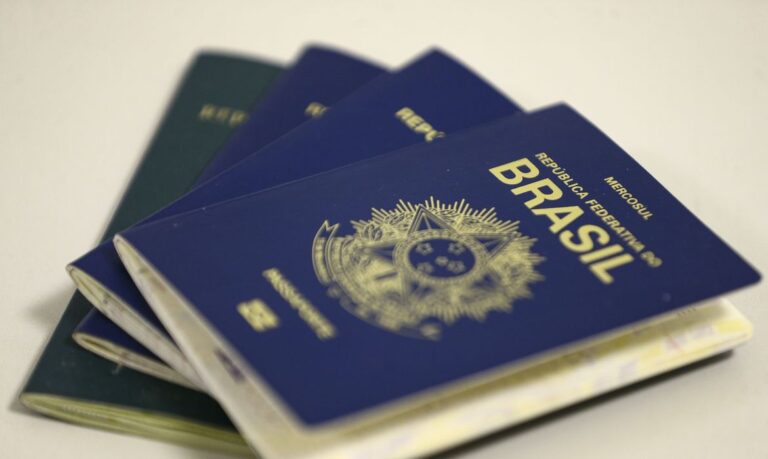 Bolsonaro vai conceder passaporte humanitário a ucranianos