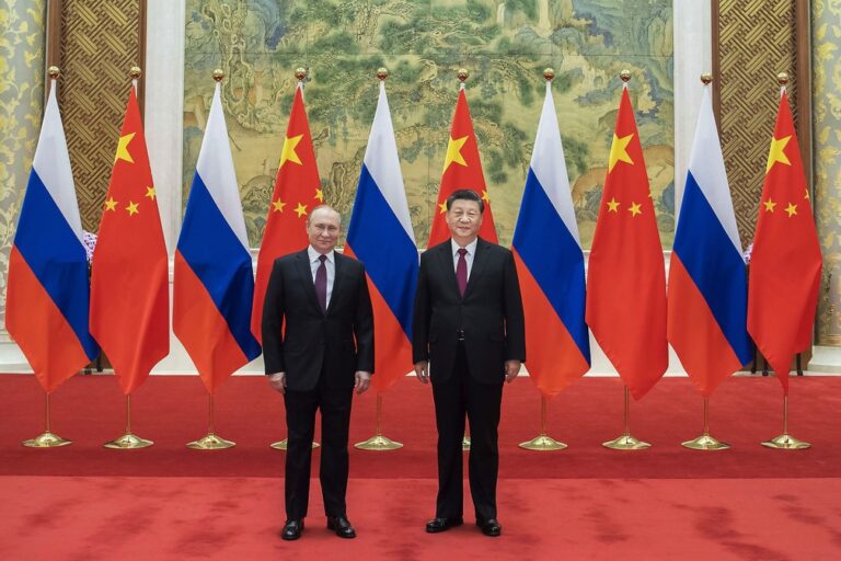 China e Rússia anunciam parceria e se opõem às “revoluções coloridas”