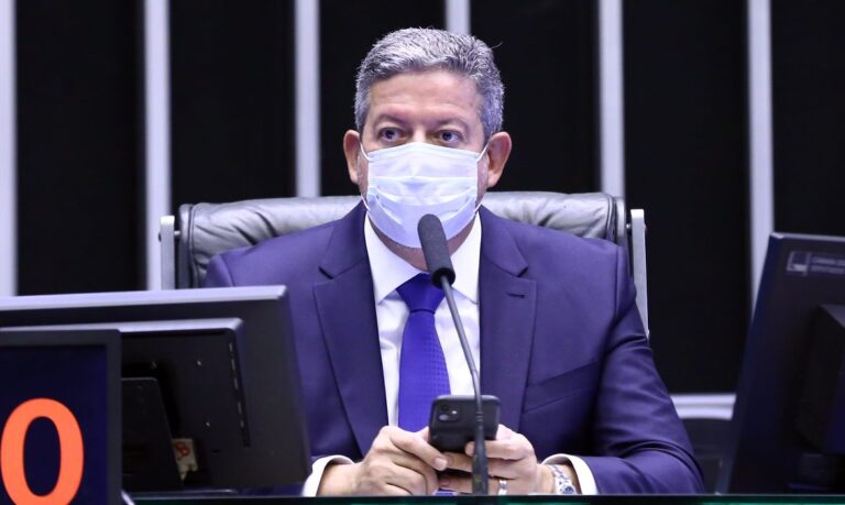 Arthur Lira suspende retorno presencial das atividades da Câmara dos Deputados