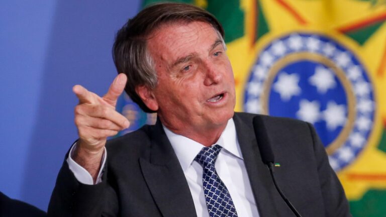 De madrugada, Bolsonaro posta que não assiste ao BBB: “muito ruim”