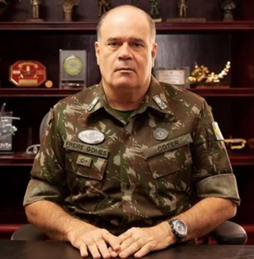 Bolsonaro nomeia novo general para o comando do Exército