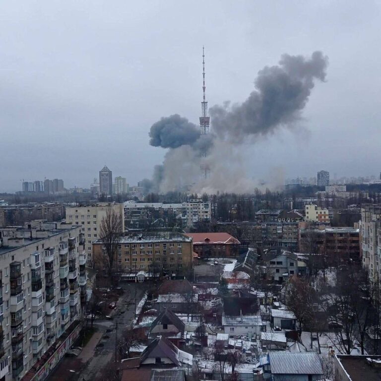 Rússia destrói torre de TV na Ucrânia