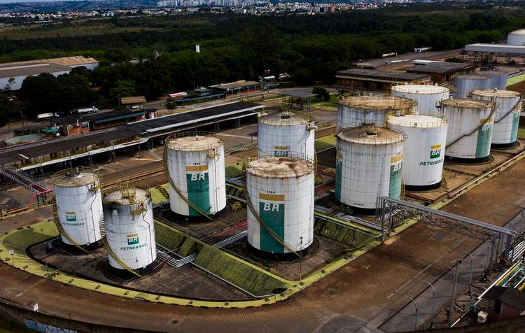 Petrobras encerra política de paridade internacional dos preços dos combustíveis