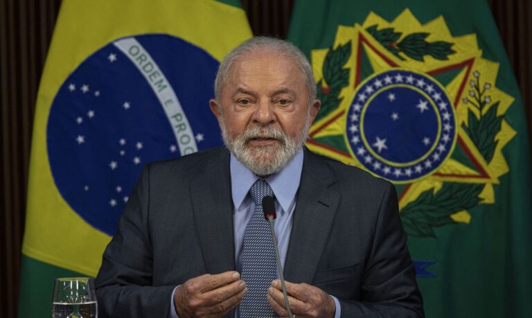 Lula ainda não decidiu se dará R$ 18 de aumento no mínimo