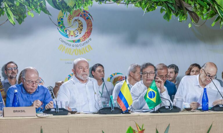 Na Colômbia, Lula pede criação de ‘Parlamento Amazônico’
