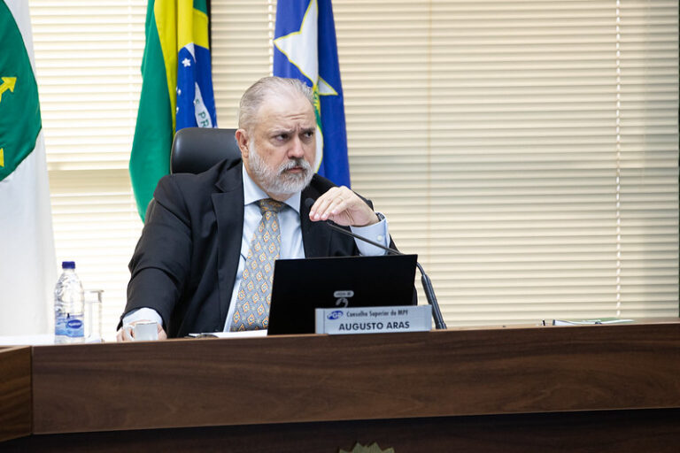 Augusto Aras diz que PGR não aceita delações feitas à PF e critica imprensa