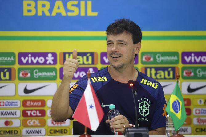 Dinizismo: Seleção Brasileira estreia hoje (8) nas Eliminatórias sob comando do técnico “diferente de tudo”