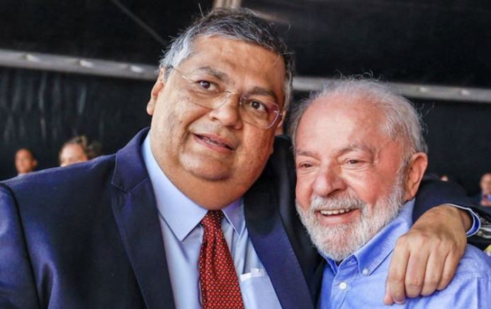 Lula ignora presença de Comando Vermelho no Ministério da Justiça e defende Dino