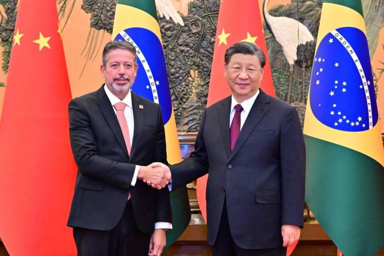 Arthur Lira e Xi Jinping se reúnem em Pequim e discutem ‘cooperação’ entre Brasil e China