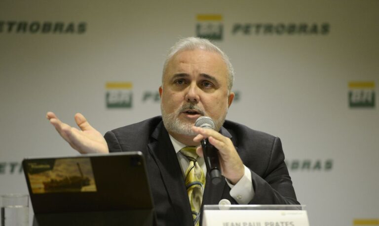 Presidente da Petrobras diz que preço do diesel pode subir com guerra no Oriente Médio