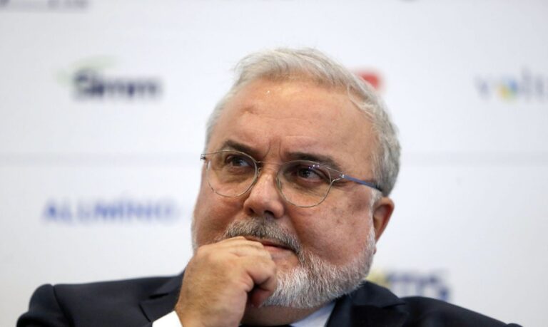 Presidente da Petrobras diz que pensa “seriamente” em investir na….Venezuela
