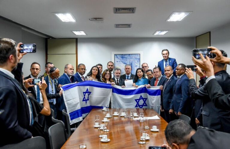 Embaixador de Israel reclama da “falta de sensibilidade” do governo Lula