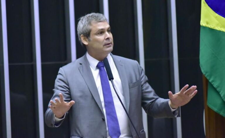 Justiça do RJ condena petista Lindbergh Farias por improbidade administrativa