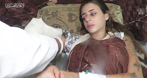 Jovem sequestrada pelo Hamas revela que foi operada por veterinário no cativeiro