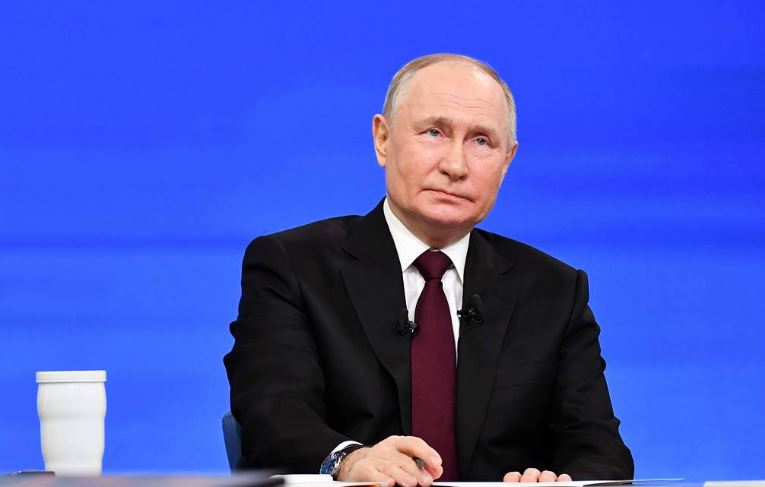 Putin critica proposta de Milei de dolarizar Argentina: “não pode emitir moeda”