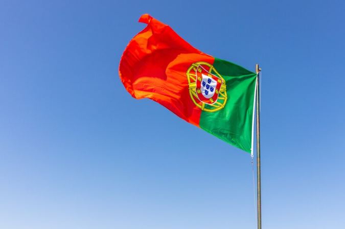 ‘Violência, futebol, corrupção’: pesquisa revela imagem que portugueses têm dos brasileiros