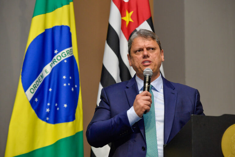 Tarcísio e Caiado vão a Israel; Bolsonaro aguarda decisão de Moraes