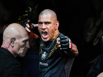 Alex Pereira of Brazil prepares to face Jamahal Hill in the UFC light heavyweight championship fight during the UFC 300 event at T-Mobile Arena on April 13, 2024 in Las Vegas, Nevada. (Photo by Jeff Bottari/Zuffa LLC)