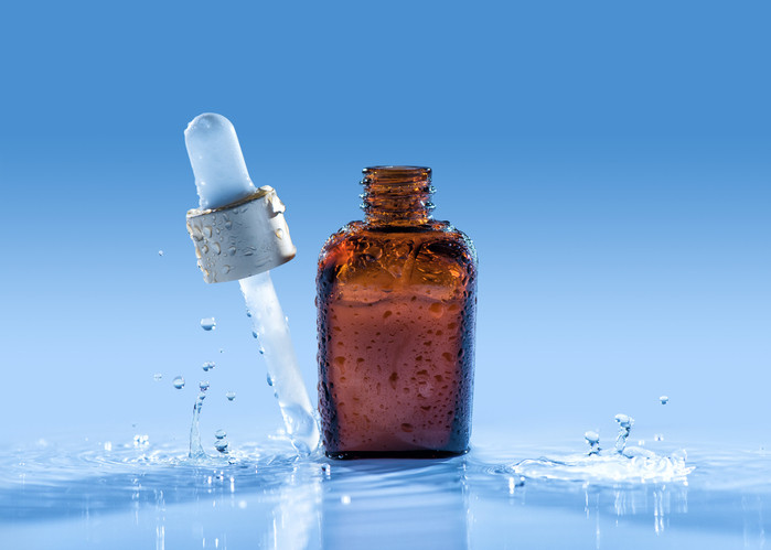 bottle-pipette-splash-of-water