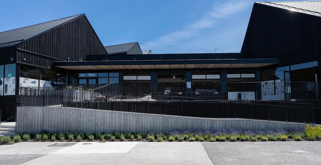 Four Winds Beach House & Brewery in Tsawwassen