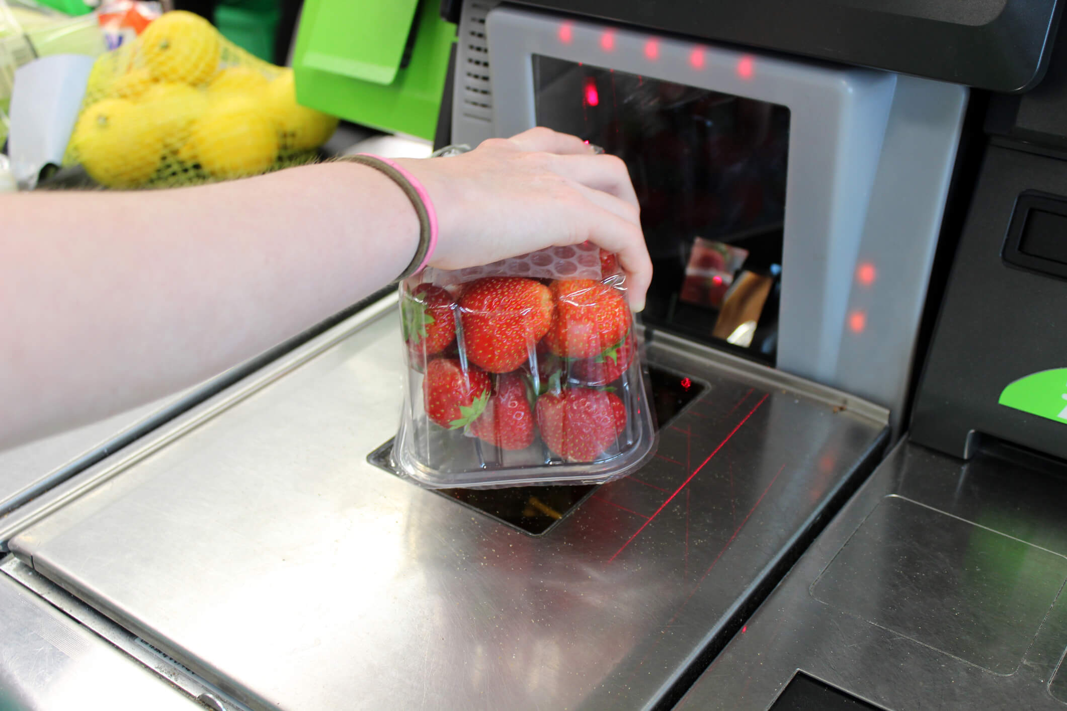 Entenda o que é self-checkout e como ele funciona