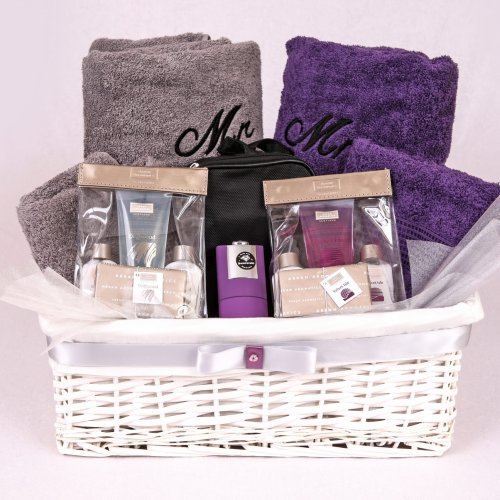What Do You Put In A Wedding Gift Hamper Creative Ideas As Well As 10 Gorgeous Gift Baskets For Weddings To Buy Online 2018
