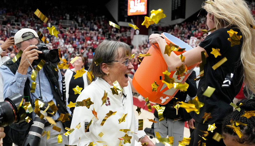 Tara VanDerveer is now the winningest coach in NCAA history