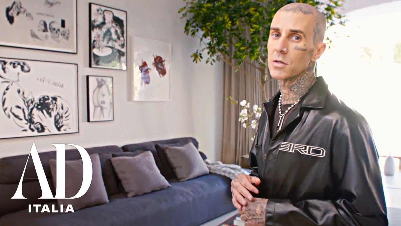 Nell'incantevole e moderna casa di Travis Barker