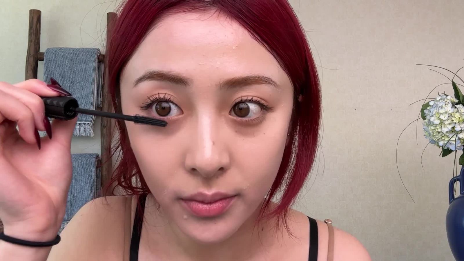 LE SSERAFIM’s HUH YUNJIN'S Skin Care Routine and Upside-Down Eyelash Curling Trick