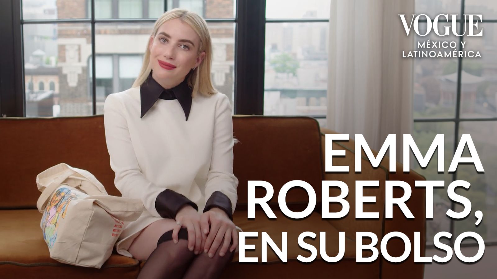 Emma Roberts revela lo que trae en su bolso