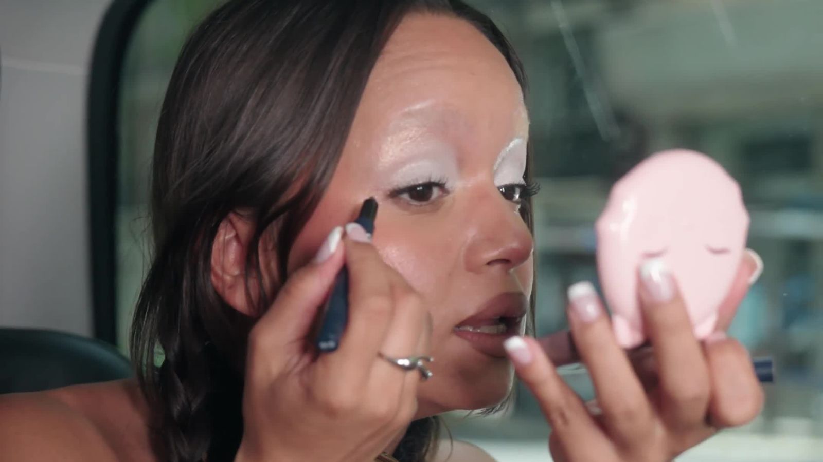 Toccororoo nos enseña cómo retoca su maquillaje exprés