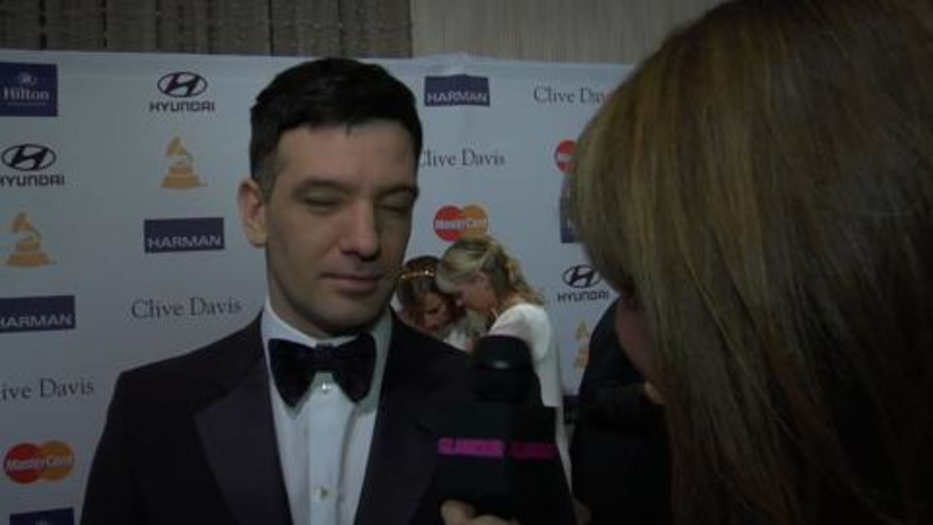 Watch Record Vs Album Of The Year Cher Lloyd Hoda Kotb And More Celebs Tell Us The Difference Or Not Between The Grammy Awards Red Carpet Roundup Glamour