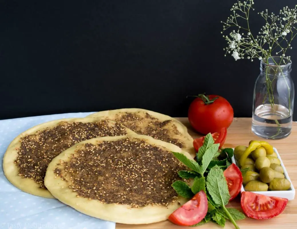 tasty-mediterraneo-zaatar-manouche-olive-oil-appetizer-healthy-snack-recipe-vegan-appetizer-savory