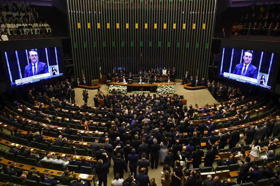 El presidente electo de Brasil, Jair Bolsonaro se dirige al Congreso durante el juramento del cargo, en Brasilia.