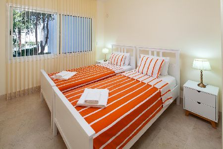 Fantástico apartamento de dos habitaciones en Jardines de Aldaba, Puerto Banus, Costa del Sol, España