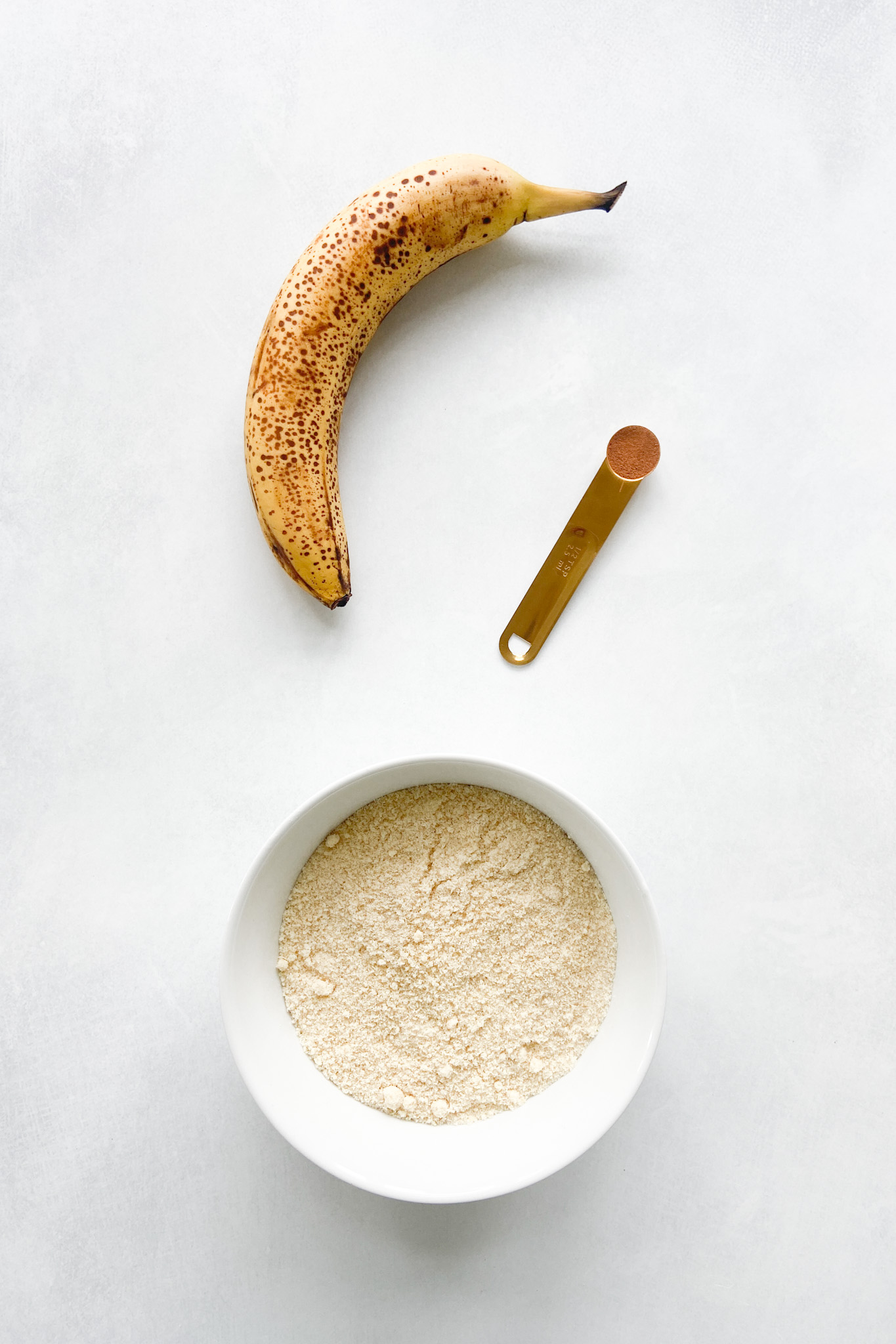 Ingredients to make almond banana cookies