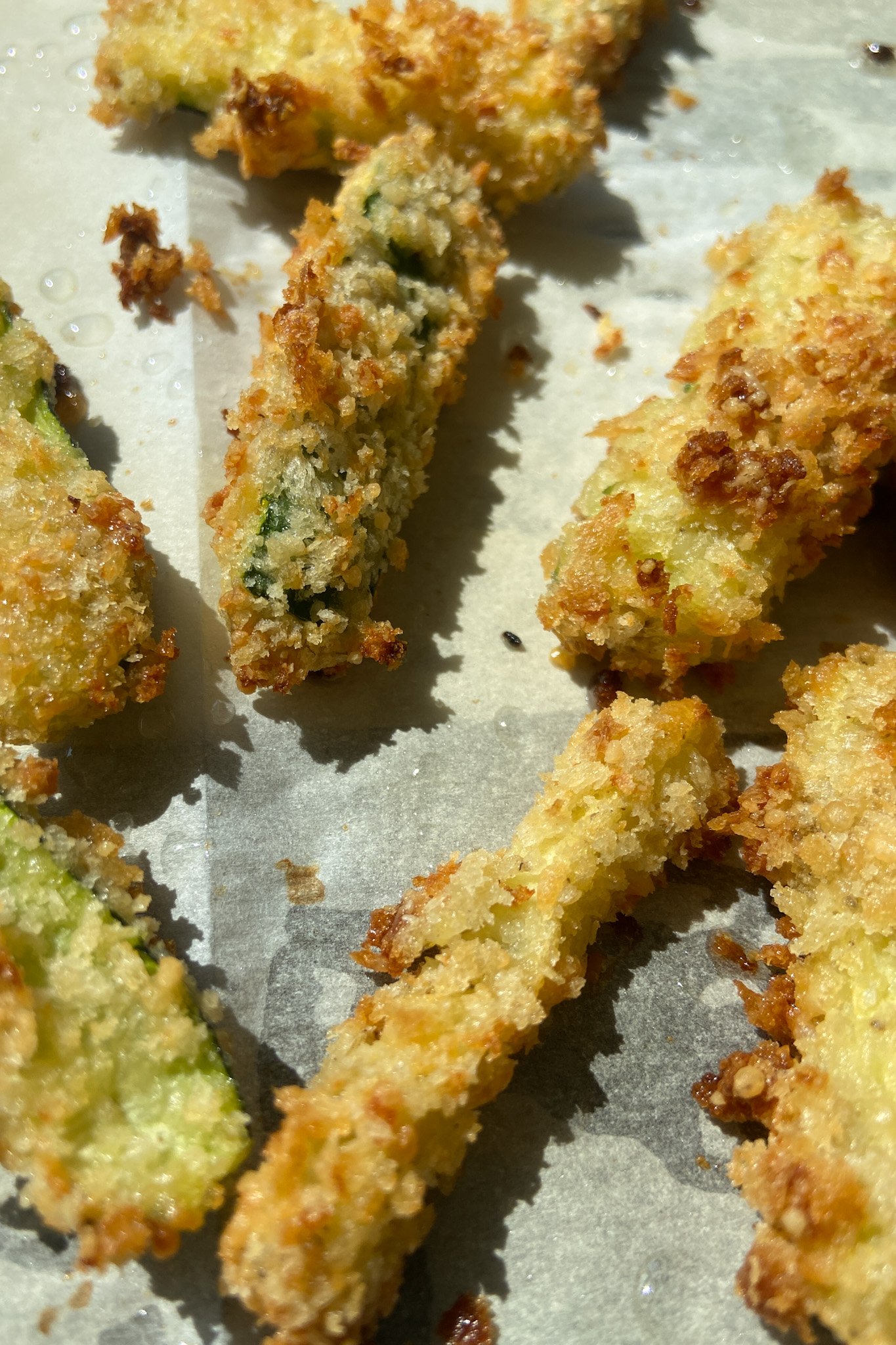 Zucchini fries freshly cooked