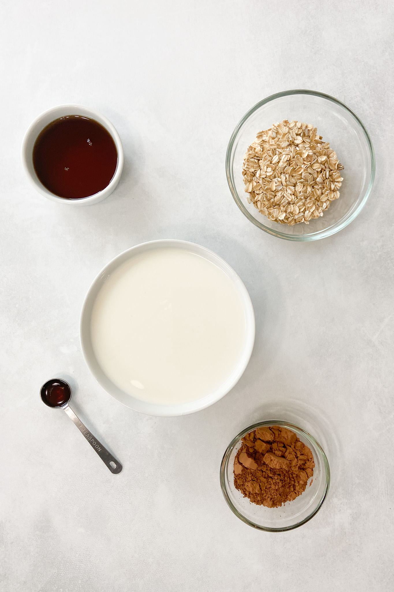 Ingredients to make oatmeal chocolate pudding