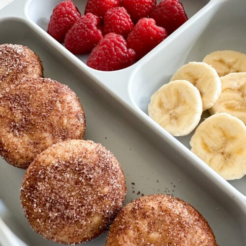 Cinnamon muffins served with fruits.
