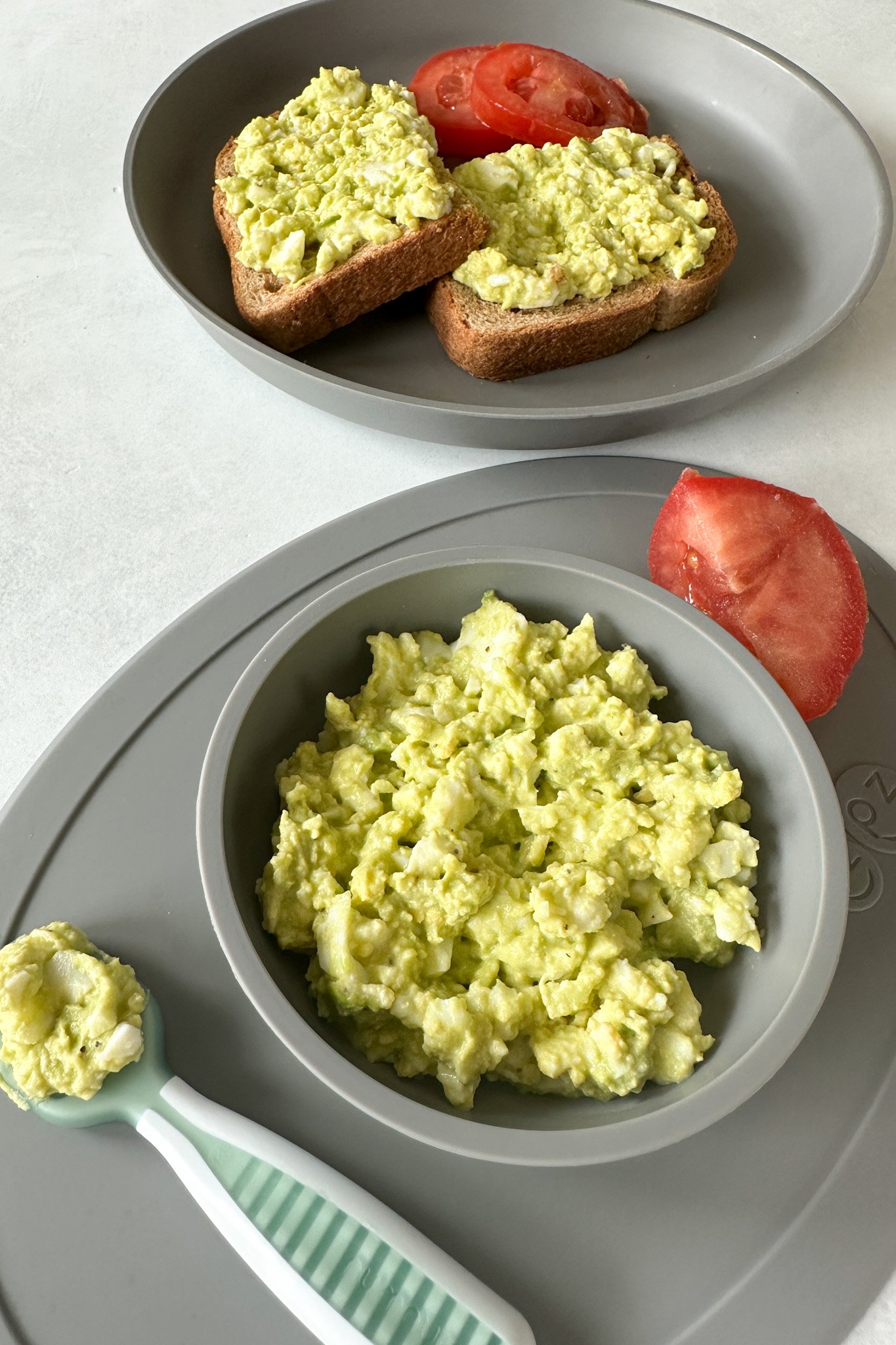 Avocado egg salad served with tomatoes.