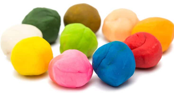 Plastisin mainan dalam beberapa warna