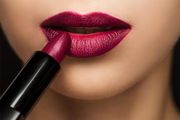 11 Lipstik Matte Wardah untuk Bibir Gelap yang Direkomendasikan