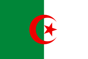 Die Flagge von Algerien besteht aus zwei vertikalen Streifen: links ist der Streifen grün und rechts weiß. Im Zentrum des grünen Streifens liegt ein roter, aufgehender Halbmond und ein Stern. Die Farben und Symbole der Flagge repräsentieren die islamische Kultur, Freiheit und die Opfer, die im Streben nach Unabhängigkeit gemacht wurden.