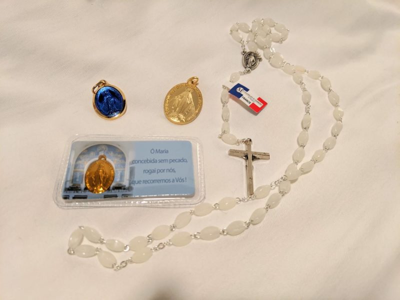 奇跡のメダイユ教会で購入したメダルとクロス