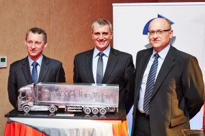 Dealer of the Year Renault Trucks 2013 - na zdjęciu od lewej Krzysztof Głuszek, Szef Serwisu, Krzysztof Majcherek, Prezes Tandem Trucks, Piotr Szarek, Dyrektor ds. Obsługi Posprzedażnej